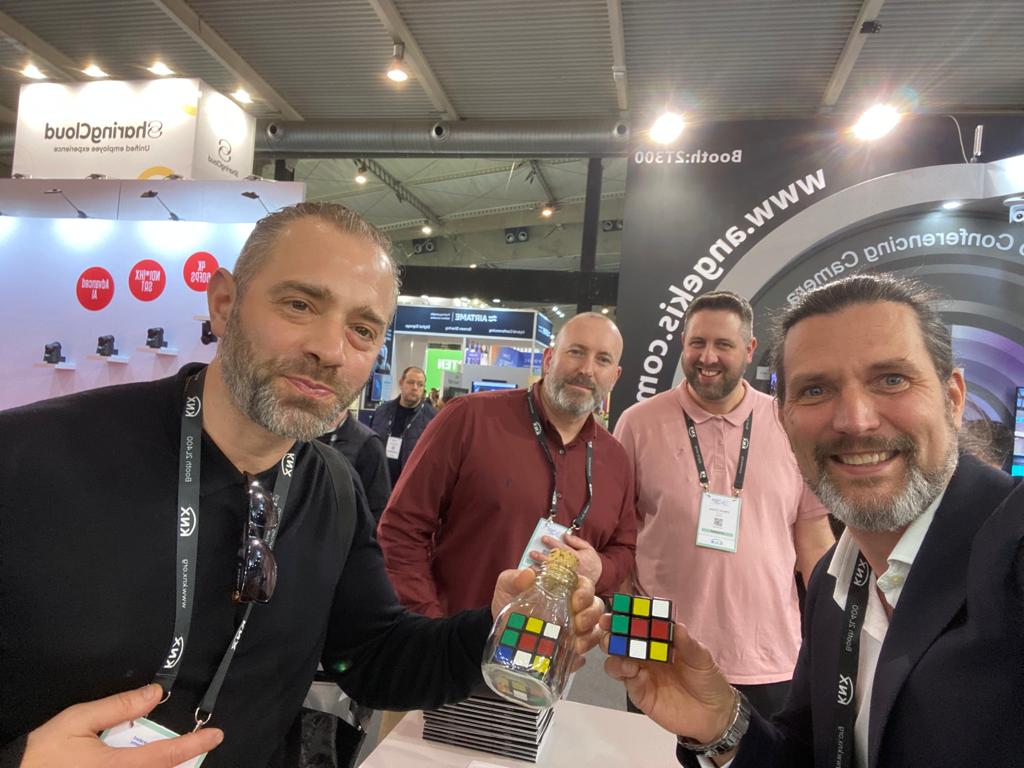 Trade show magic with booth attendees
